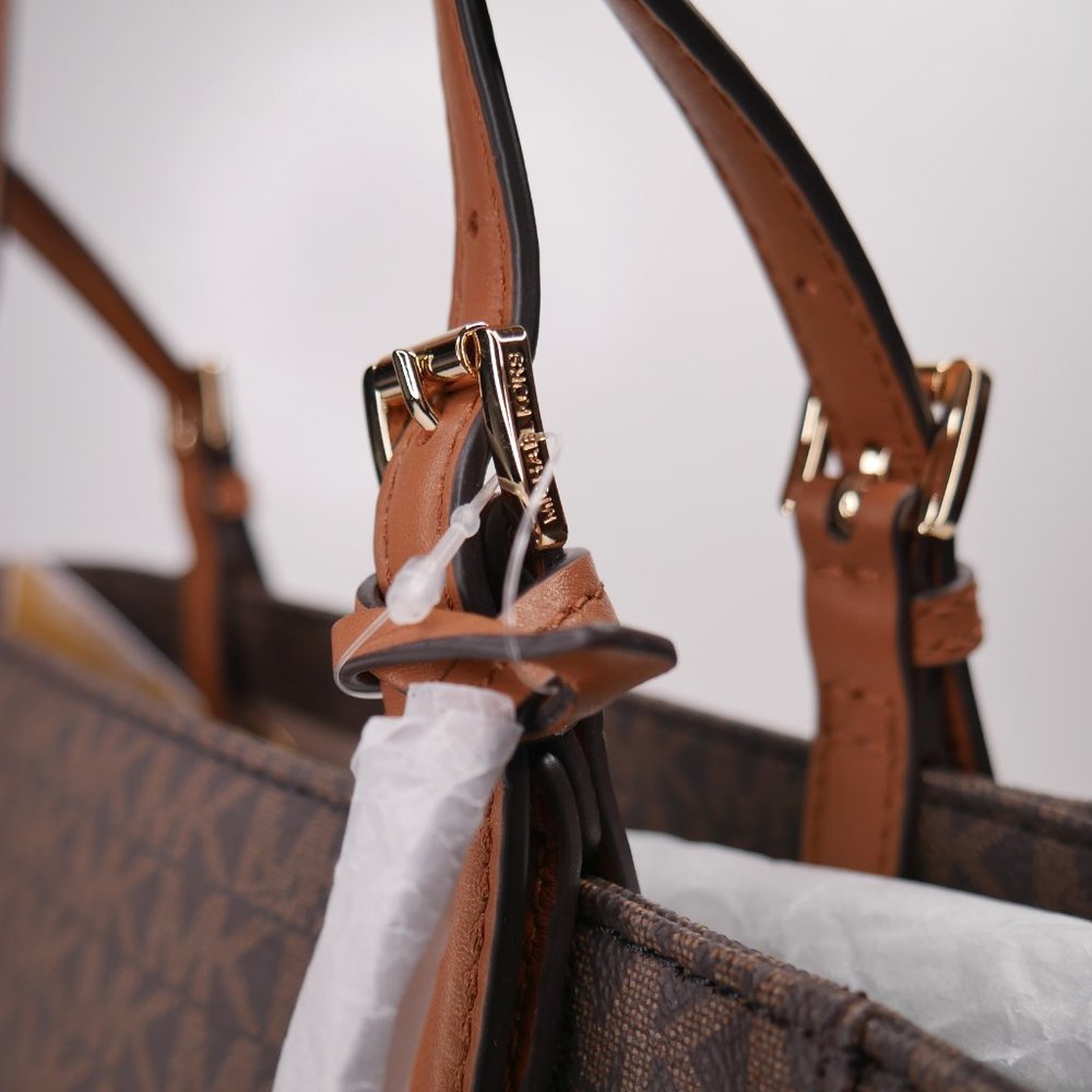 Michael Kors Jet Set Signature EW Travel Tote Bag - Picture 5 of 8